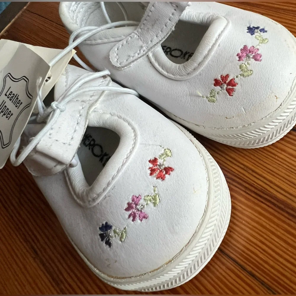 Cherokee Baby Shoes | Size 1 | White Leather Embroidered Flowers | Vintage 1990s